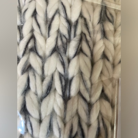 New! UGG ELOISE KNIT THROW 50 X 70 in DENIM color - Picture 2 of 7